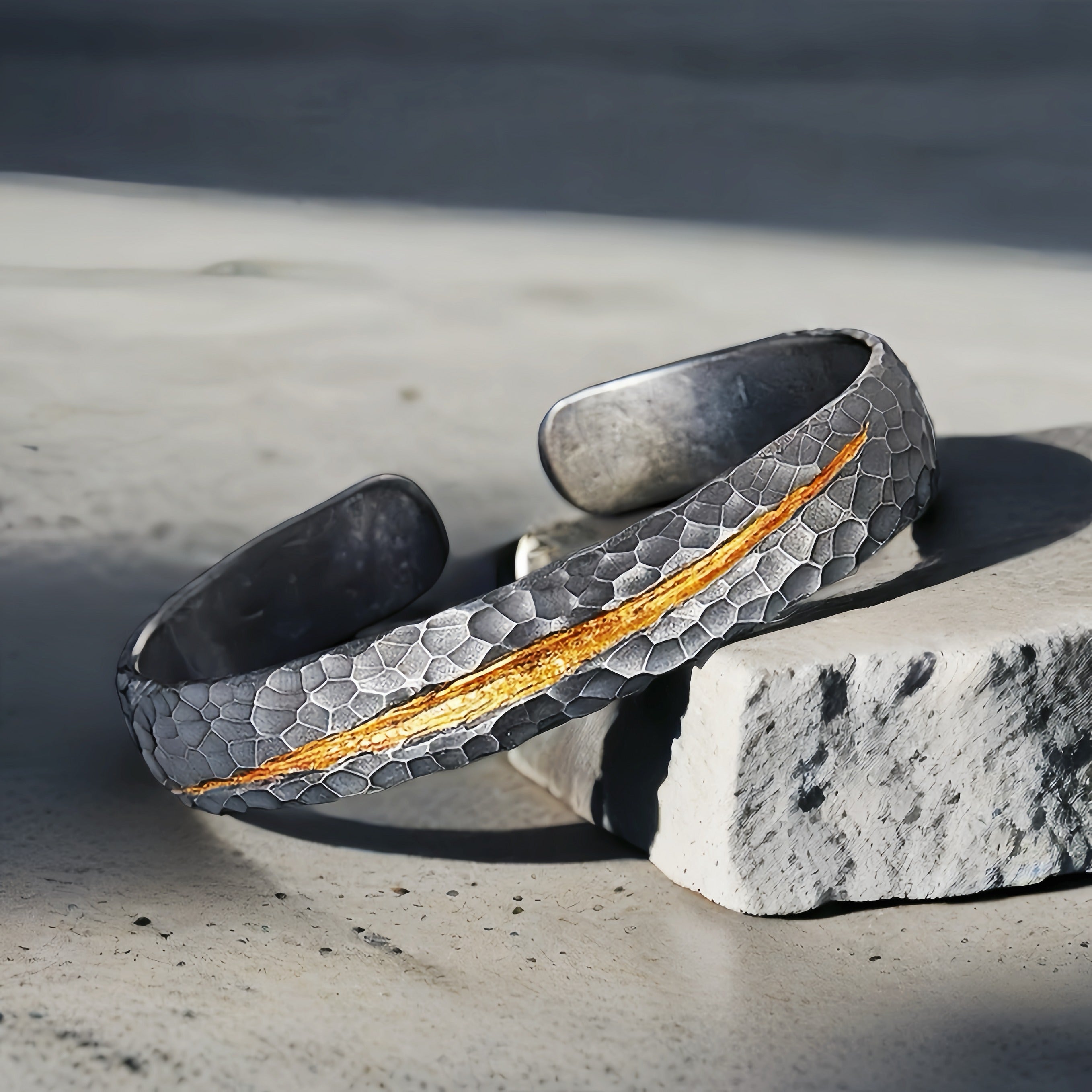 Hammered Inlaying Gold Silver Bangle (Item No.SB113)