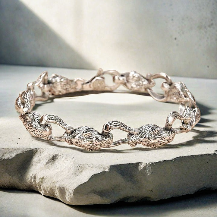 Wolf Silver Bracelet (Item No.SB141)
