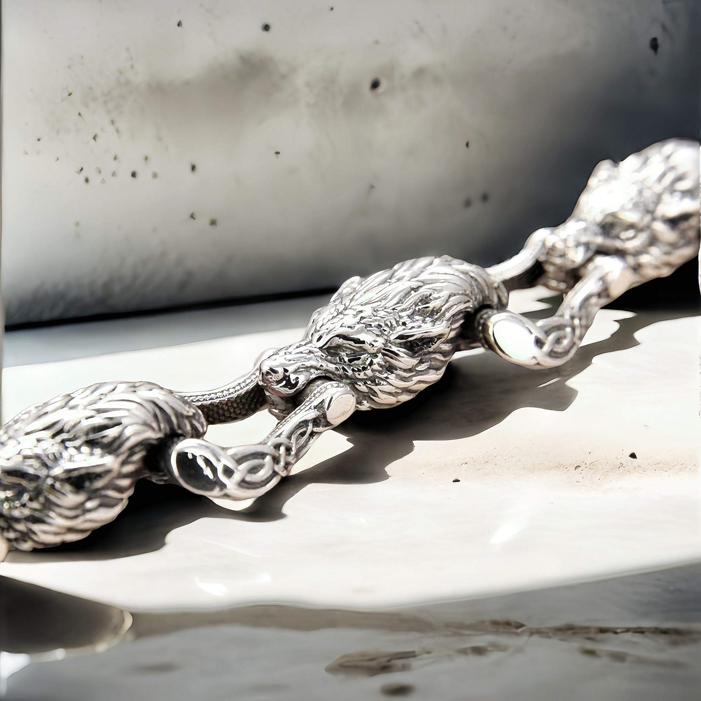 Wolf Silver Bracelet (Item No.SB141)