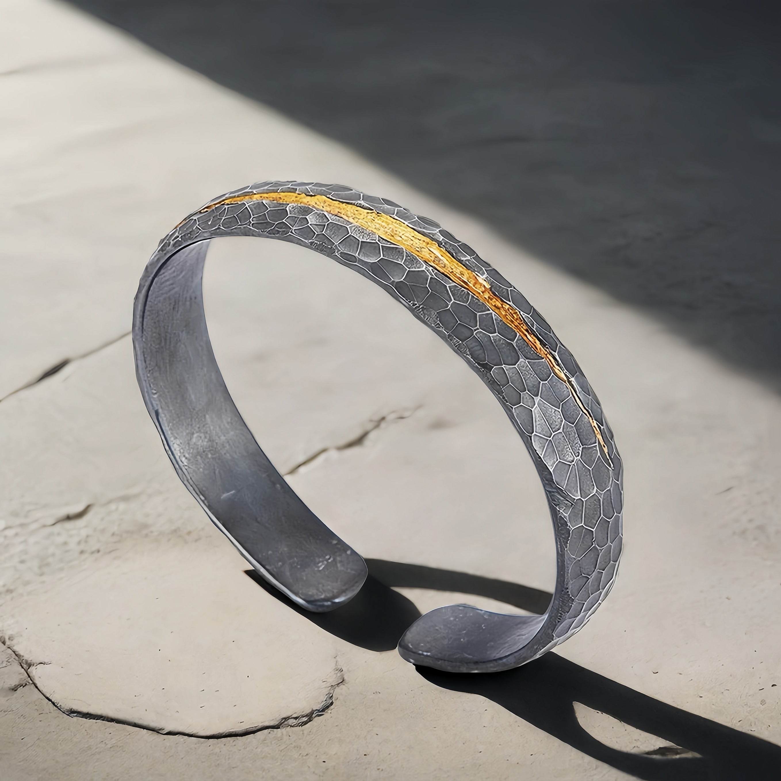 Hammered Inlaying Gold Silver Bangle (Item No.SB113)