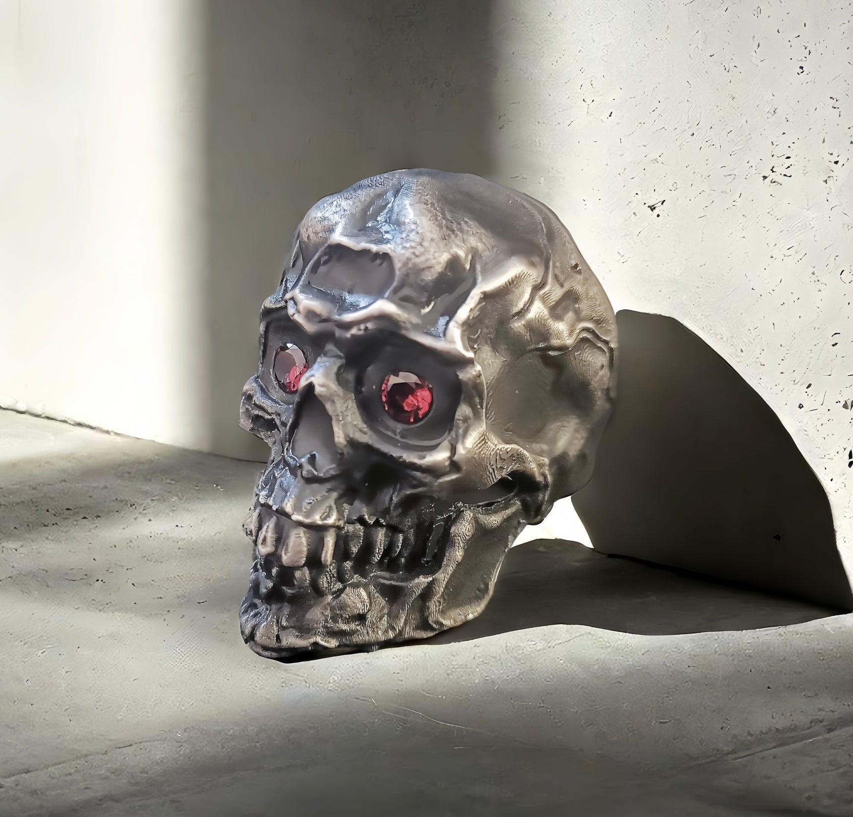 Ruby Eyes Skull Silver Ring (Item No. RS118)
