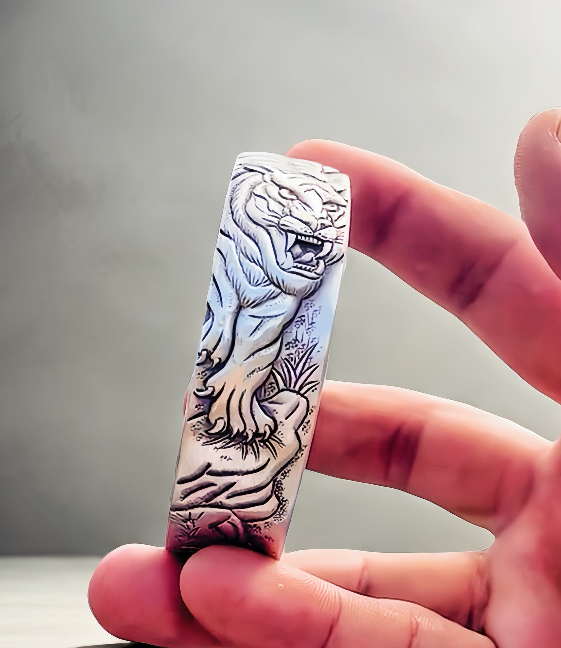 Tiger Silver Bangle (Item No.SB159)