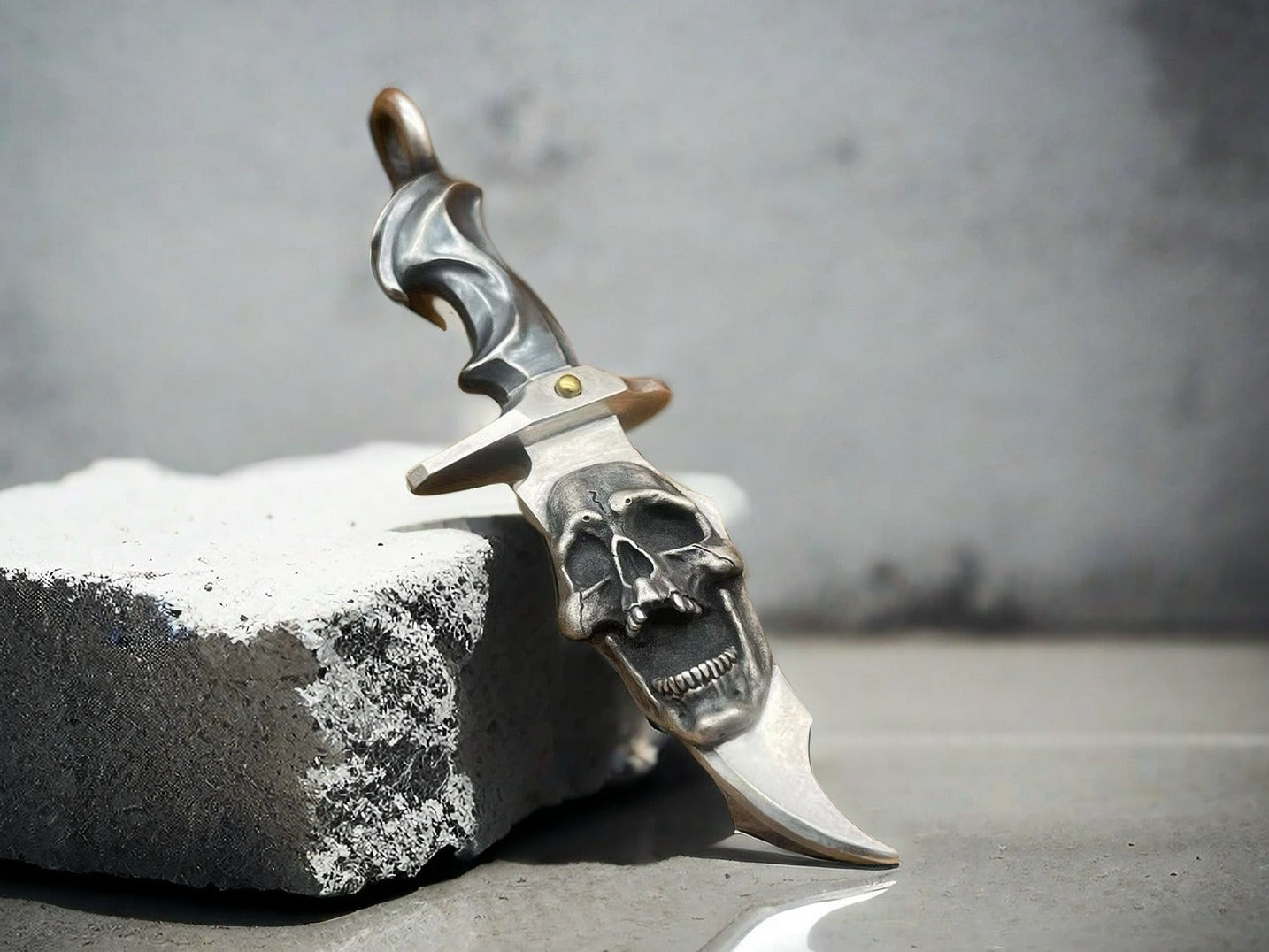 Skull & Dagger Silver Pendant (Item No. SP118)
