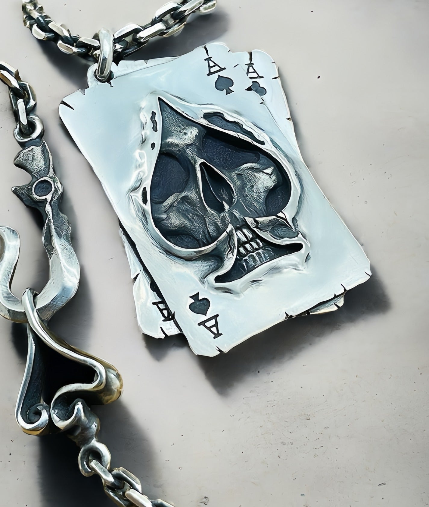 Spade Skull Silver Pendant (Item No. SP110)